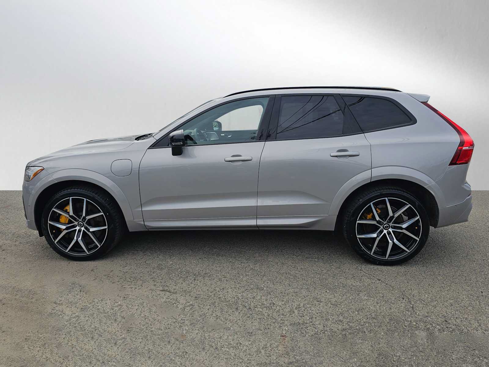 Certified 2025 Volvo XC60 T8 Polestar w/ Protection Package Premier AWD/4WD image 30