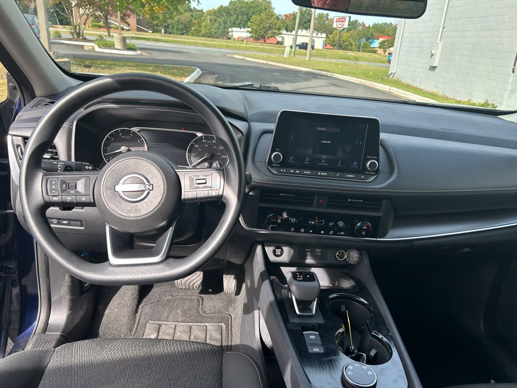 Used 2024 Nissan Rogue SV AWD/4WD image 11