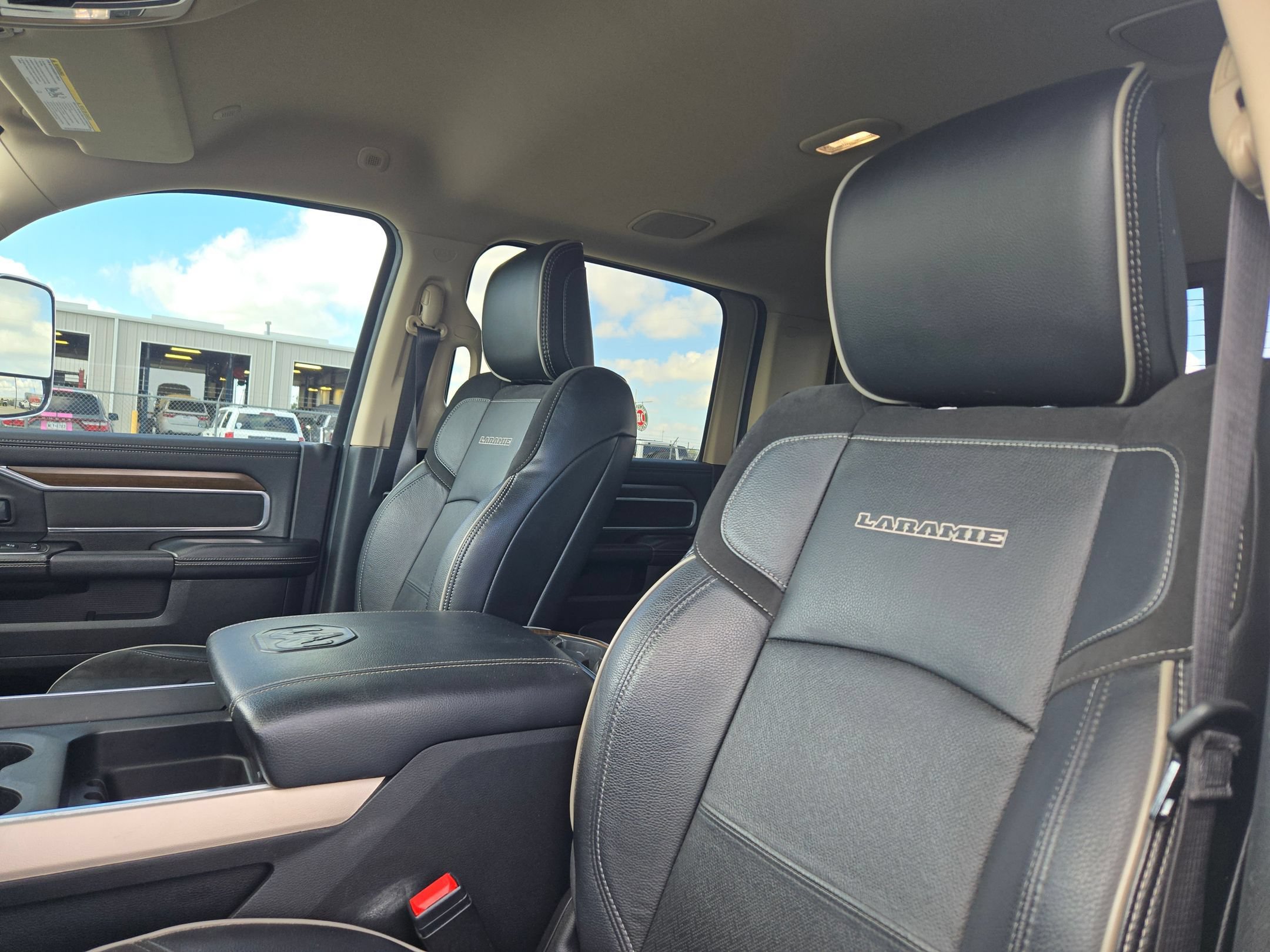 Used 2022 RAM 3500 Laramie AWD/4WD image 9