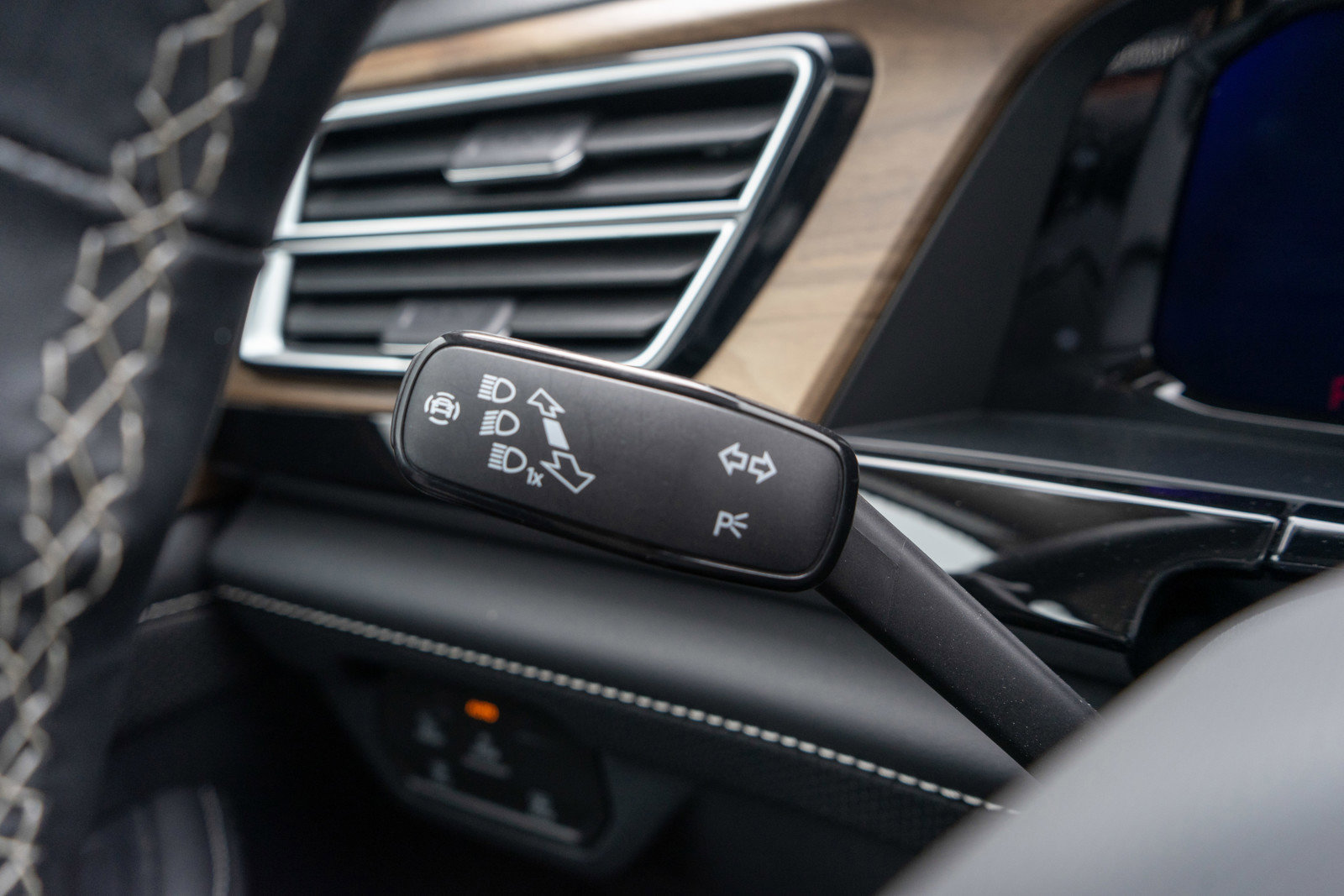 Used 2025 Volkswagen Atlas SE image 26