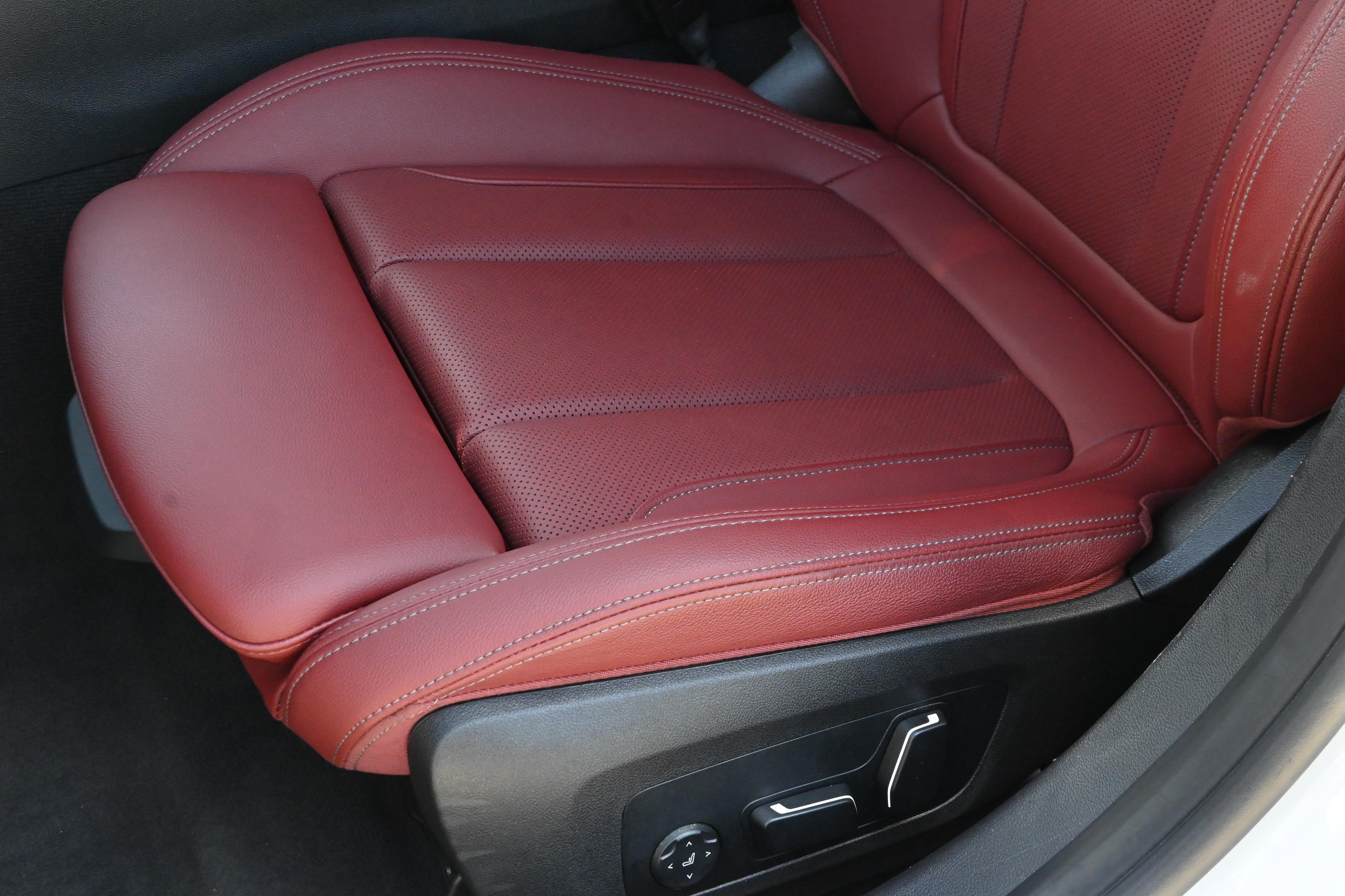 Certified 2025 BMW 330i Sedan w/ Convenience Package RWD image 28