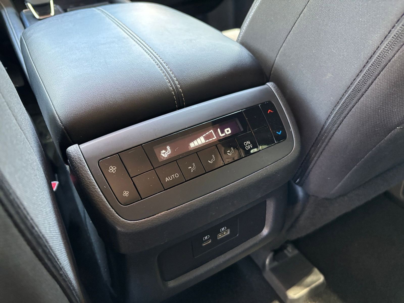 Used 2024 Nissan Pathfinder SV image 24