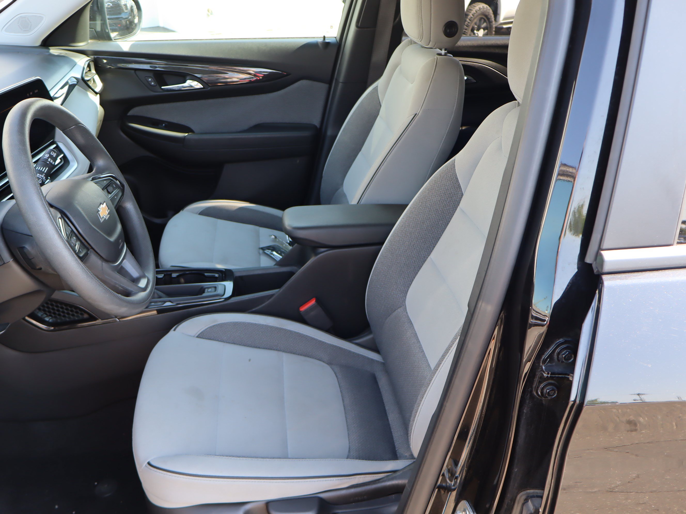 Used 2024 Chevrolet TrailBlazer LT AWD/4WD image 16