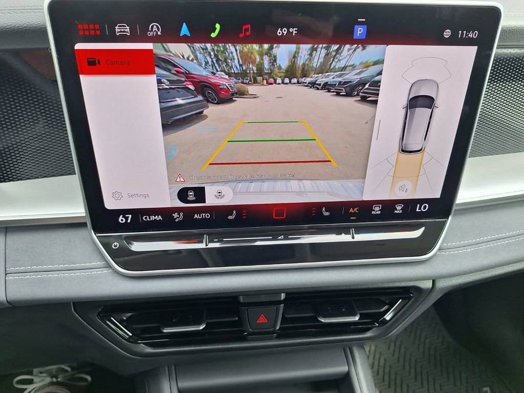 Used 2025 Volkswagen Tiguan SE FWD image 16