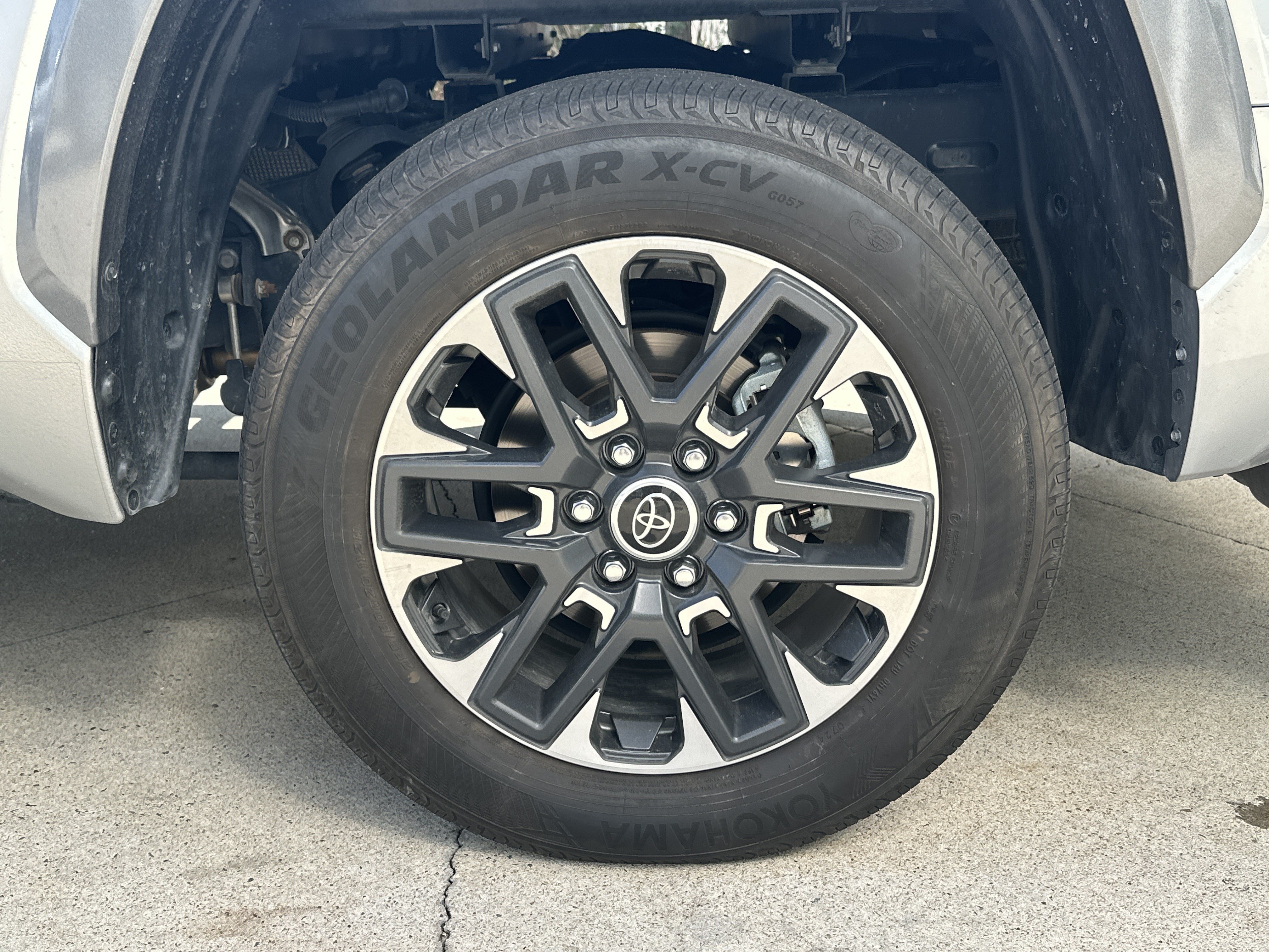 Used 2024 Toyota Tundra Limited AWD/4WD image 31