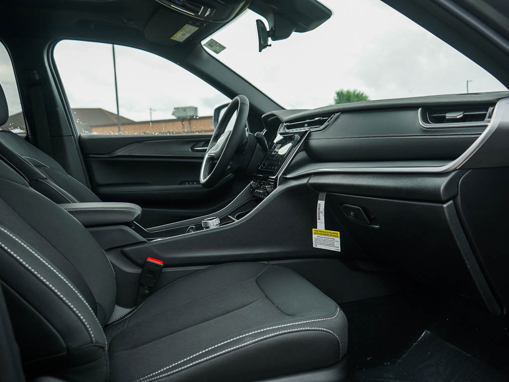 New 2025 Jeep Grand Cherokee Laredo X w/ Luxury Tech Group I image 10