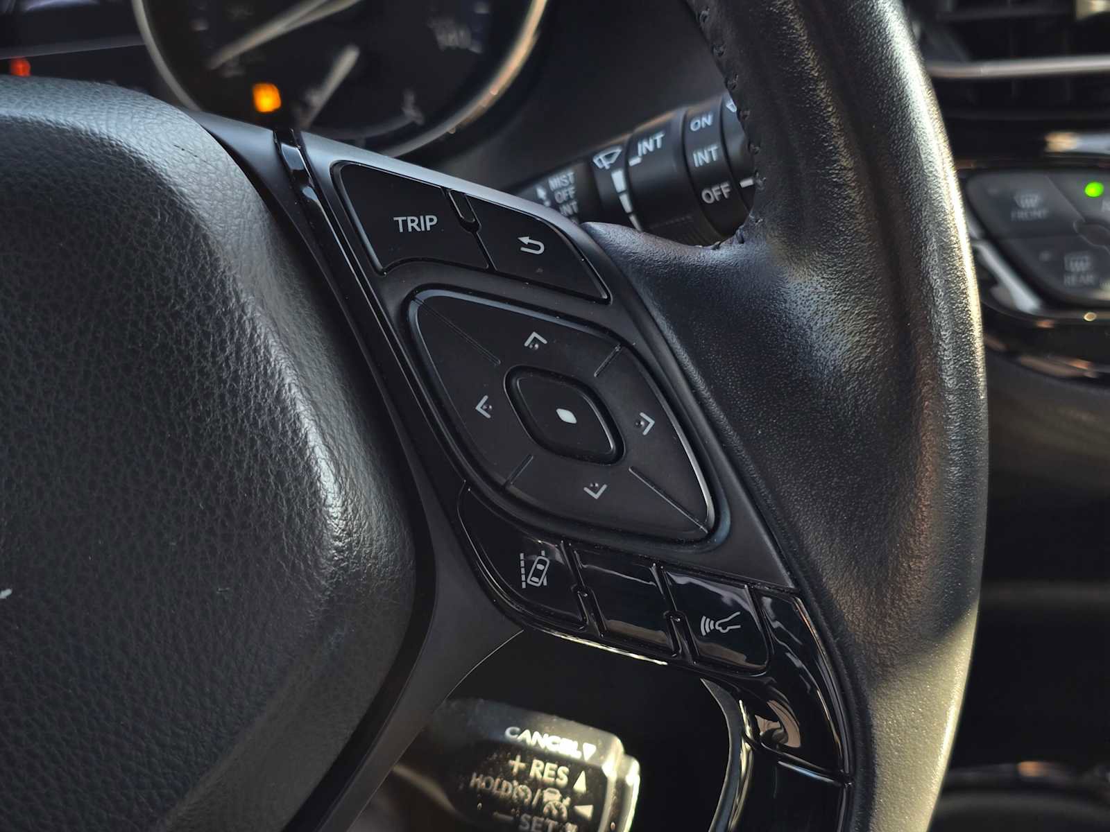 Used 2021 Toyota C-HR XLE image 29