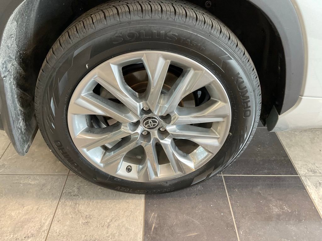 Used 2021 Toyota Highlander Limited image 7