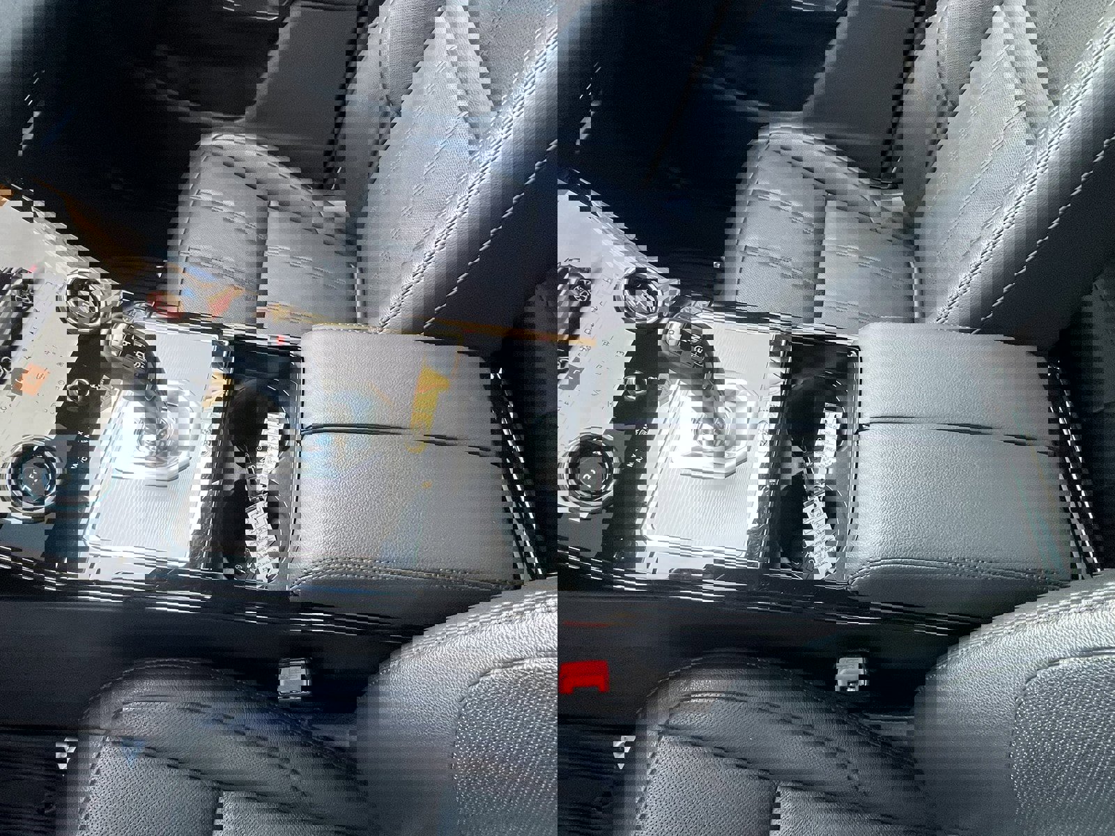 Used 2023 Land Rover Range Rover Evoque R-Dynamic SE image 23