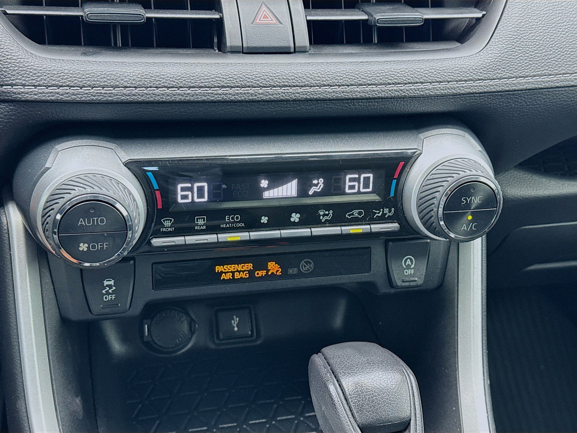 Used 2021 Toyota RAV4 XLE w/ Convenience Package FWD image 12