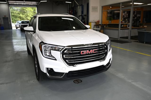 Used 2023 GMC Terrain SLT FWD image 3