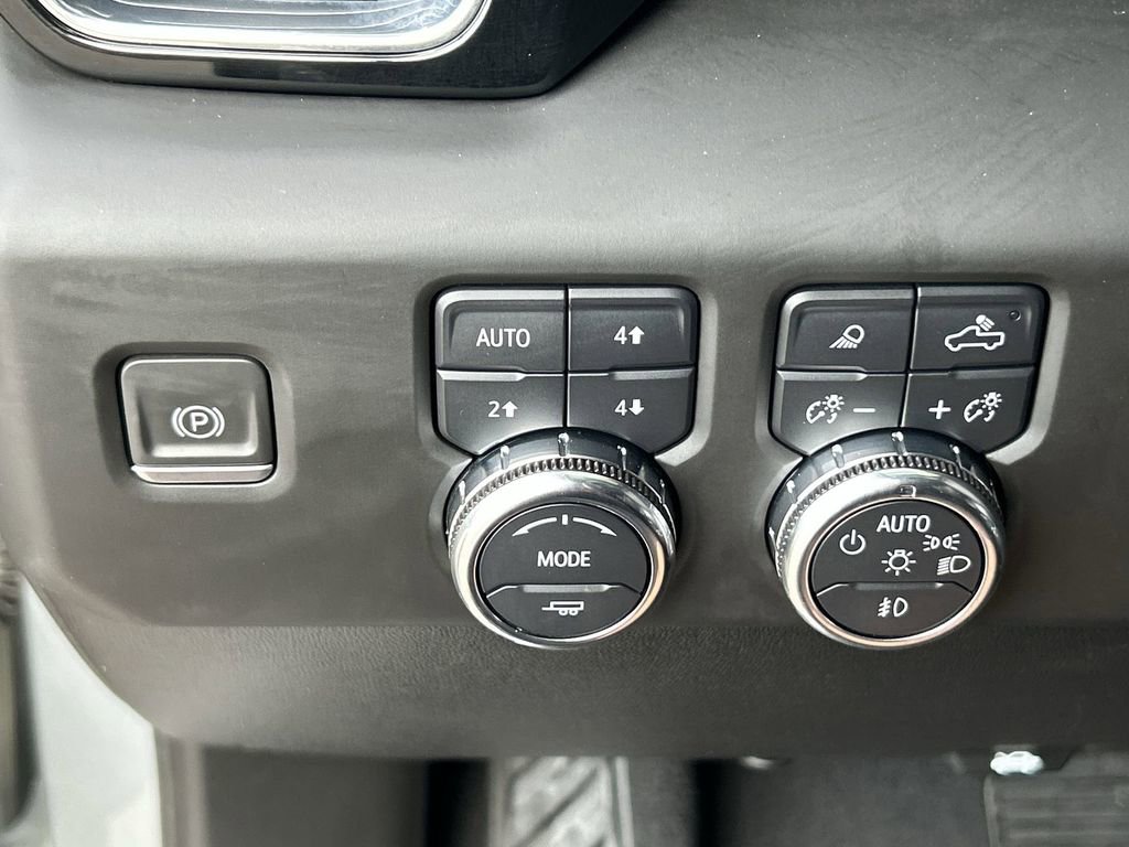 Used 2024 GMC Sierra 2500 Denali w/ Denali Reserve Package AWD/4WD image 18