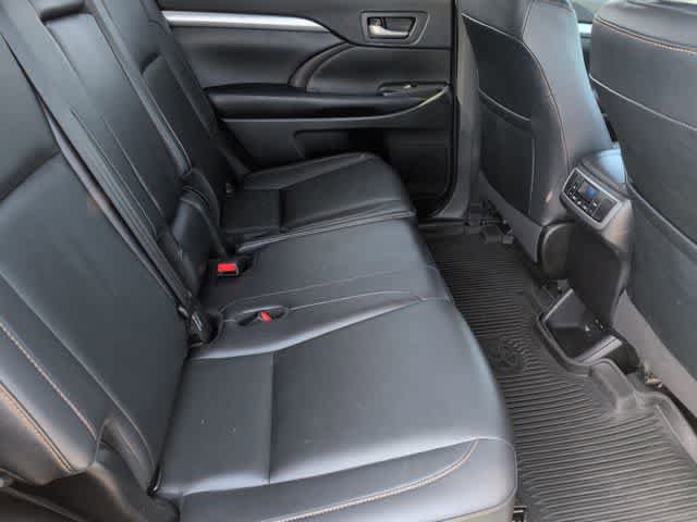 Used 2019 Toyota Highlander XLE image 21