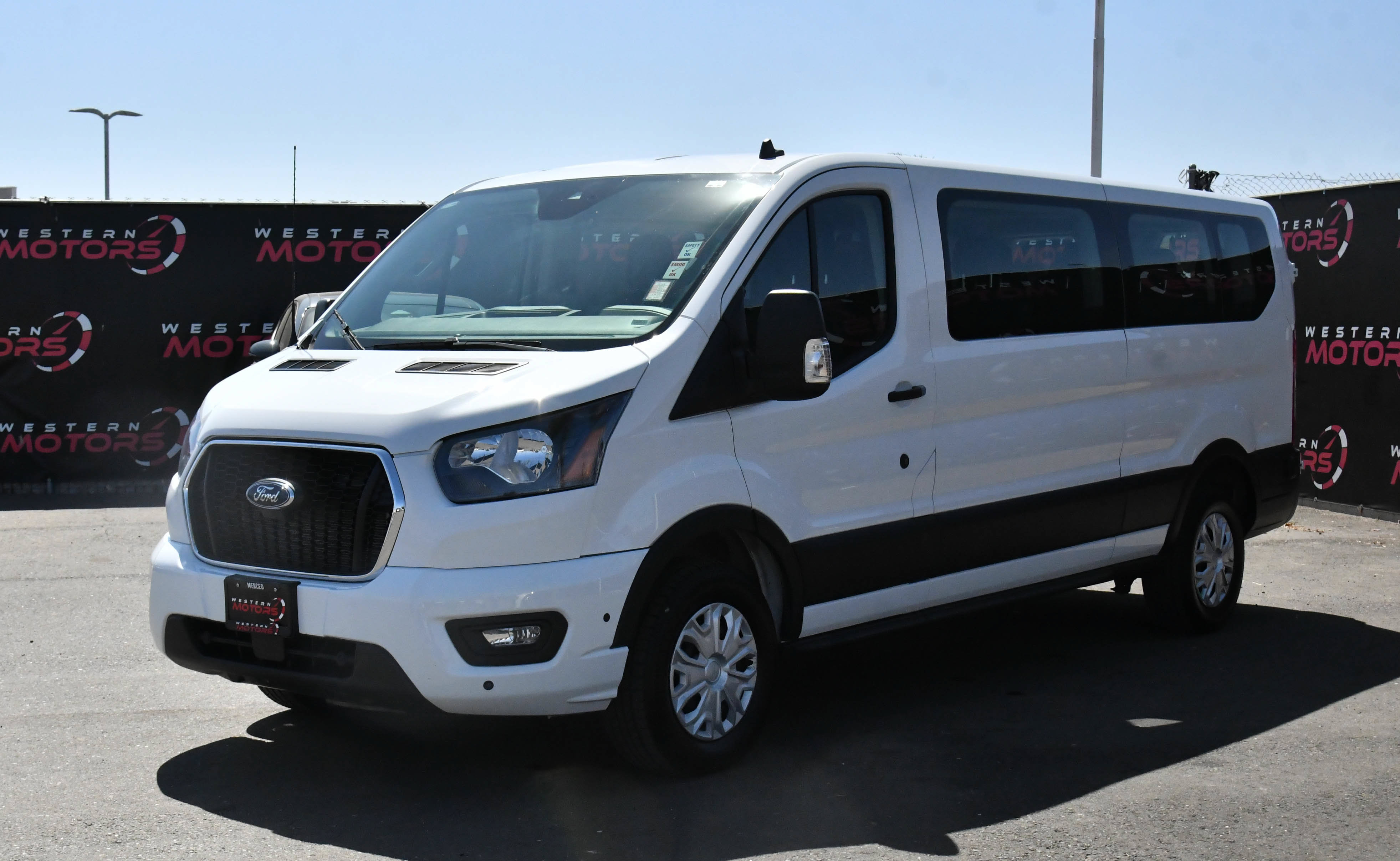 Used 2024 Ford Transit 350 XLT RWD image 3