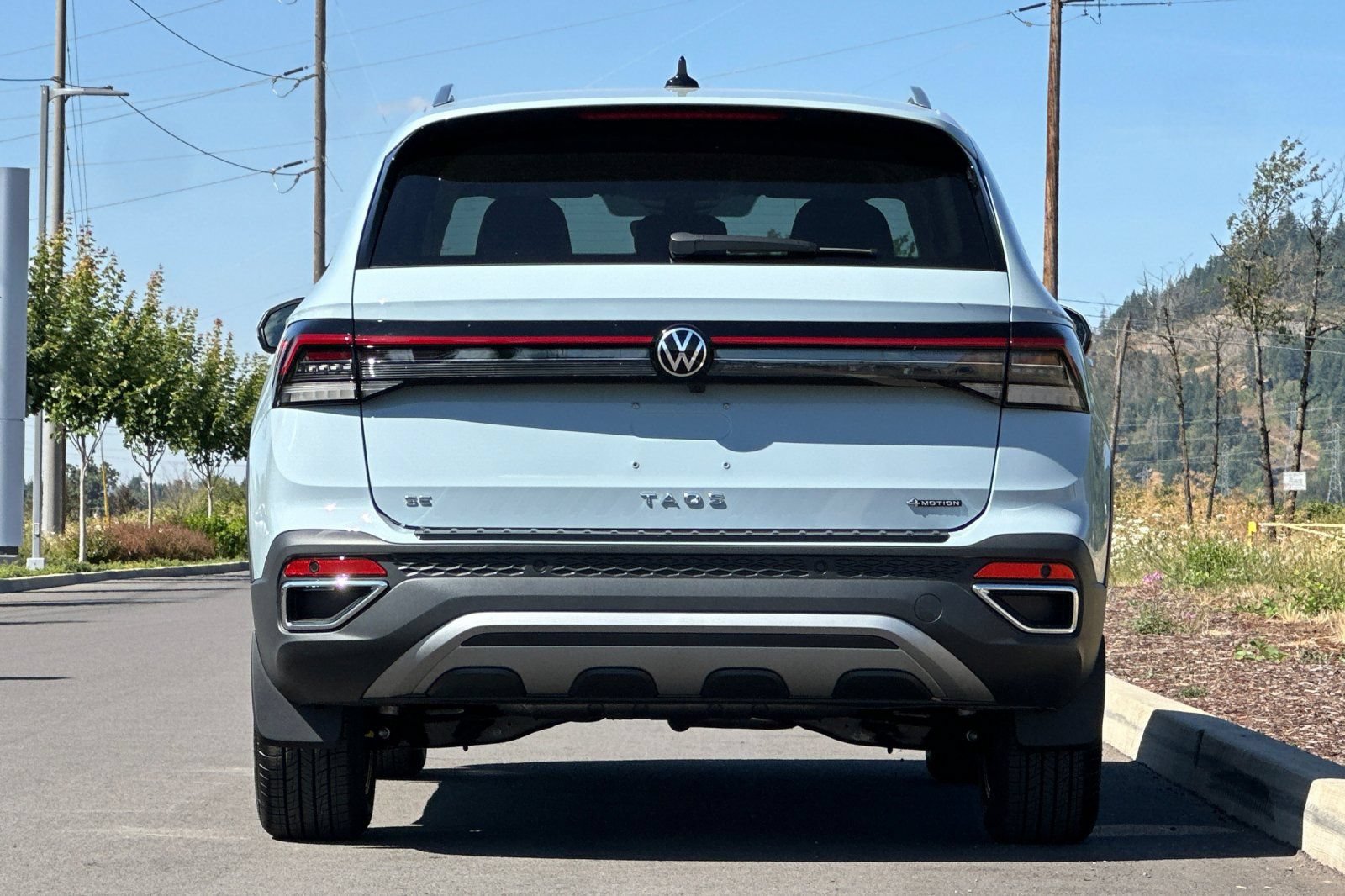 New 2026 Volkswagen Taos SE AWD/4WD image 4
