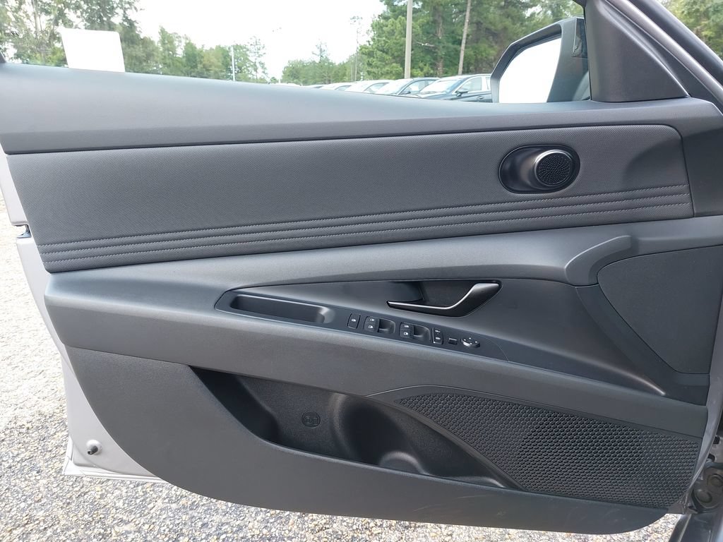 Certified 2025 Hyundai Elantra Sport FWD image 28