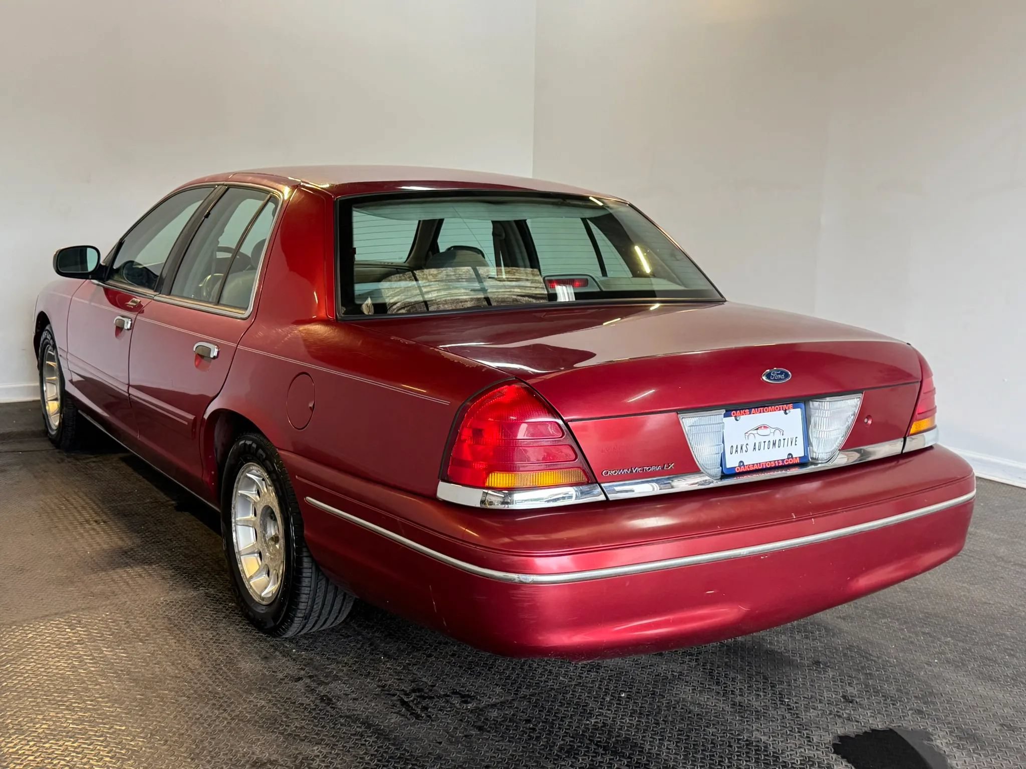 Used 1999 Ford Crown Victoria LX RWD image 4