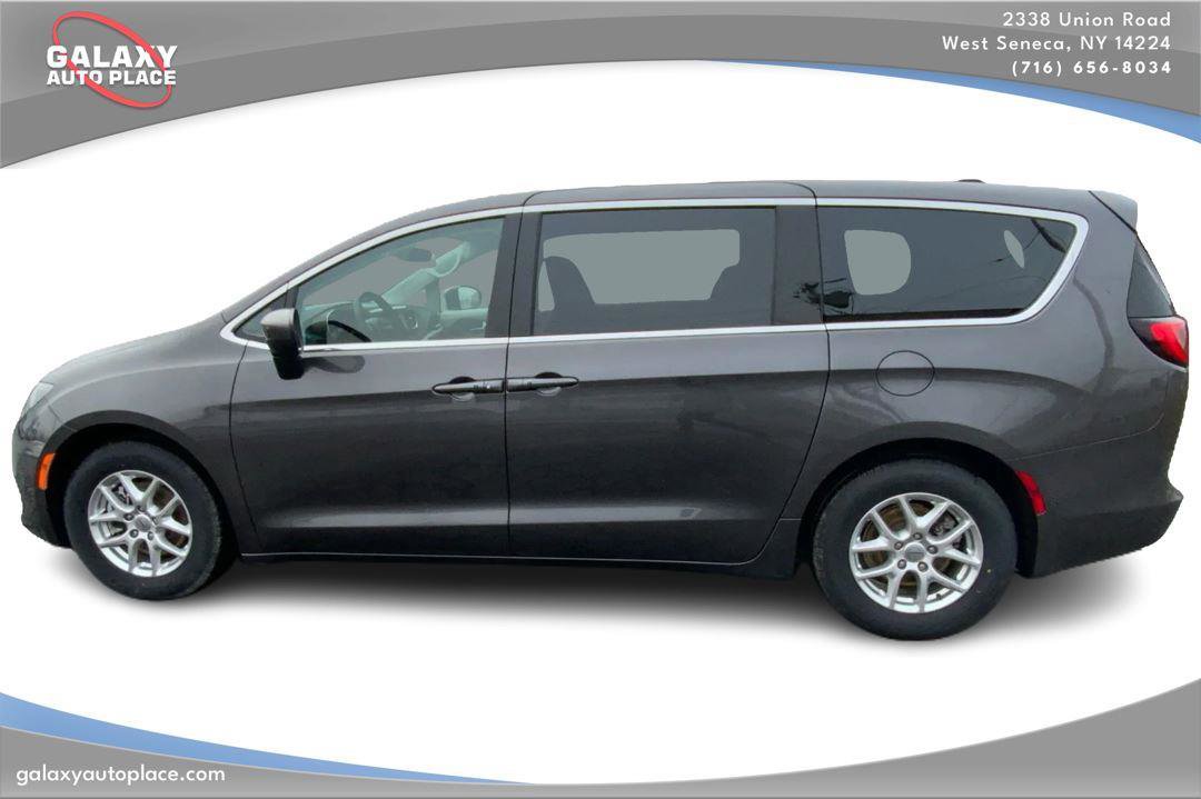 Used 2023 Chrysler Voyager LX image 8