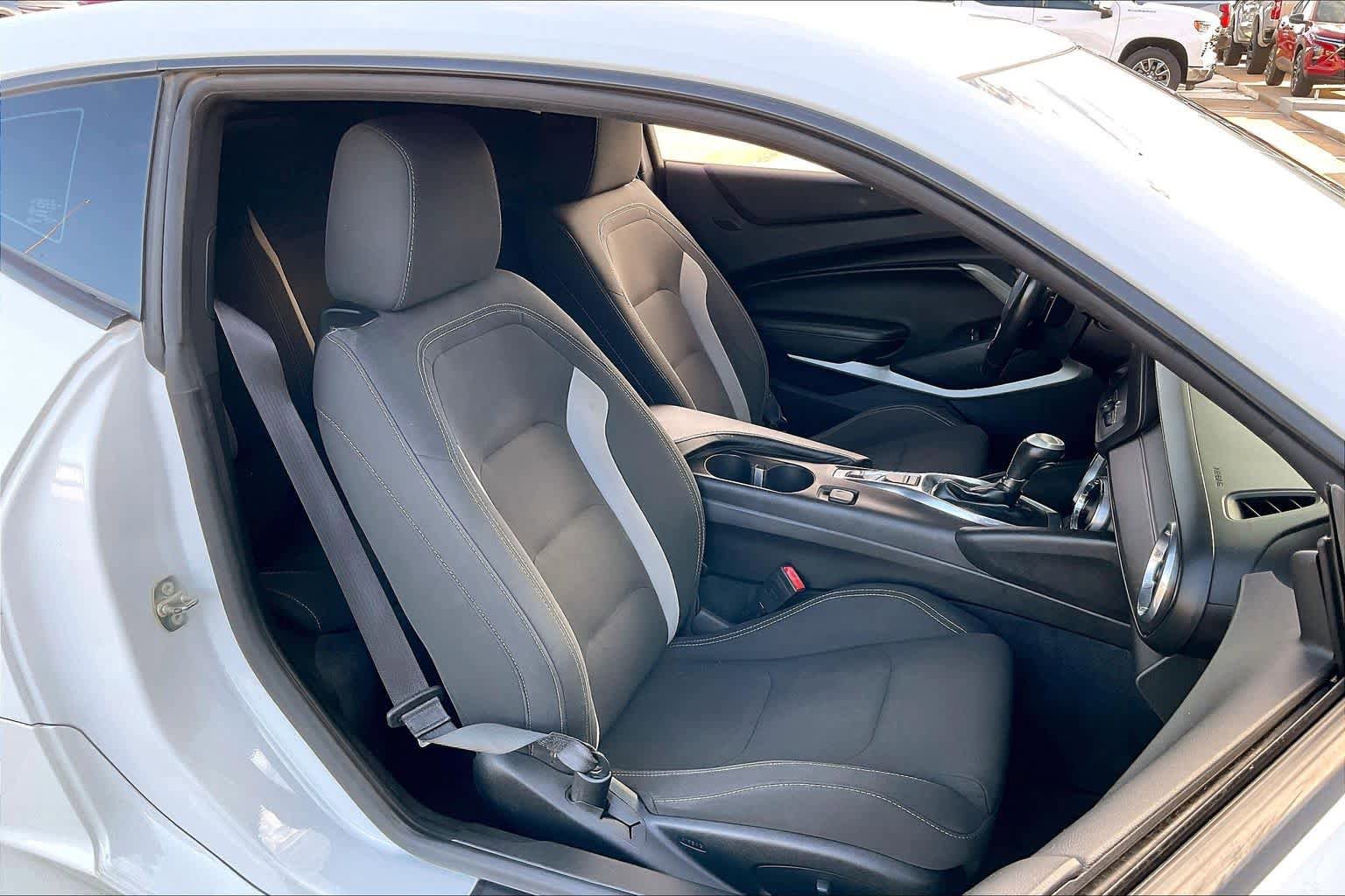 Used 2018 Chevrolet Camaro LT RWD image 10