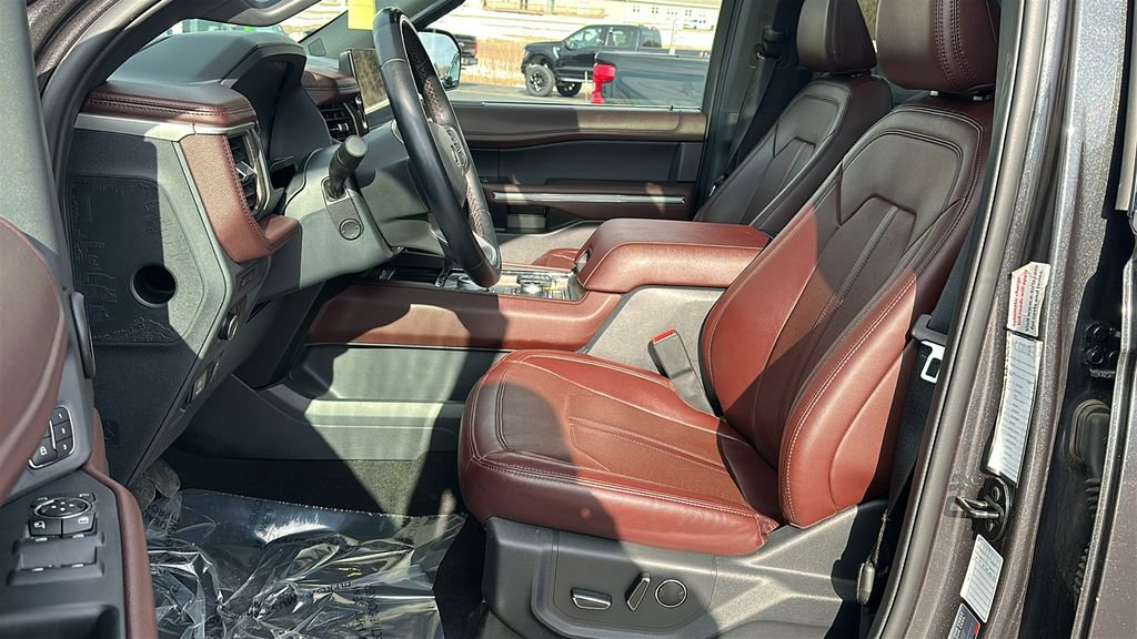 Used 2024 Ford Expedition Limited image 13