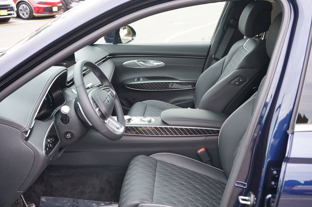 Used 2025 Genesis GV70 3.5T Sport w/ Sport Prestige Package image 16