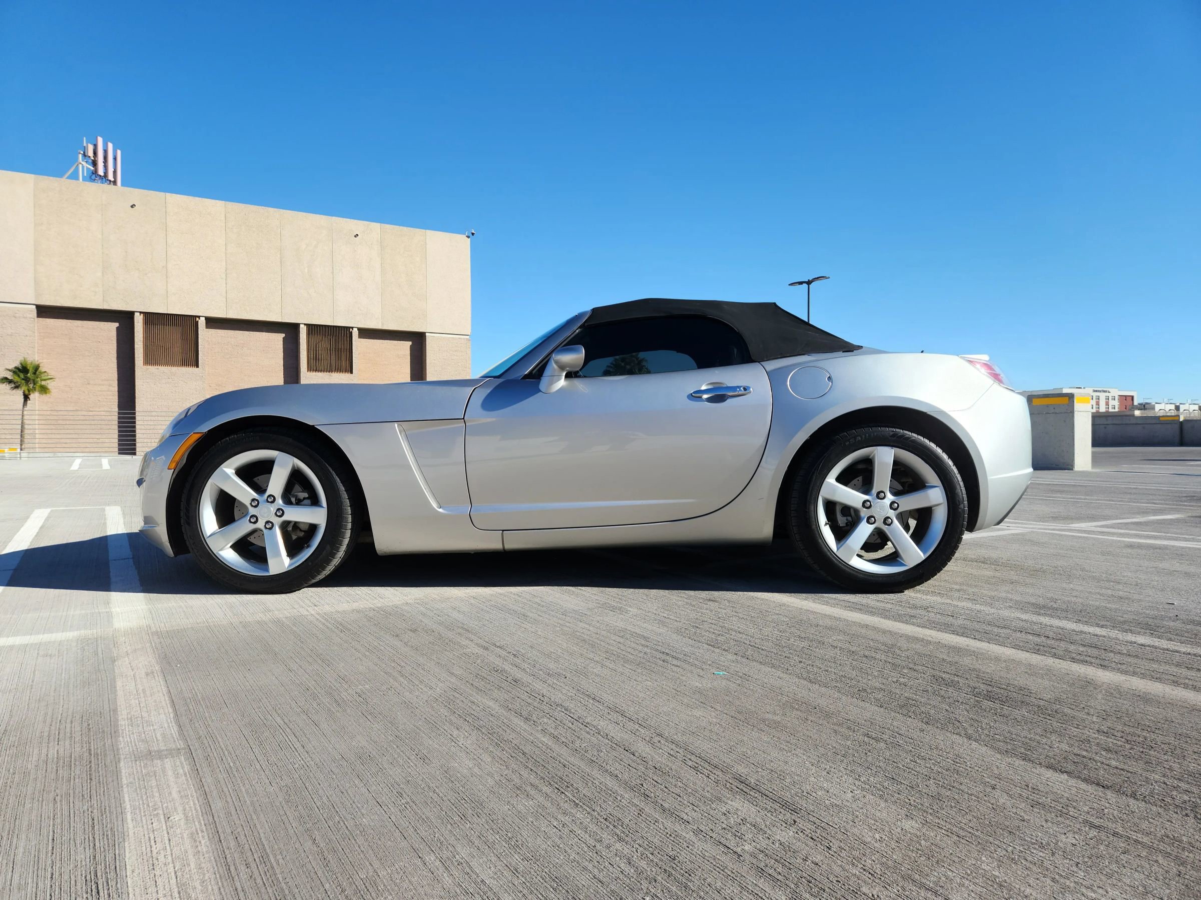 Used 2008 Saturn Sky Red Line RWD image 2