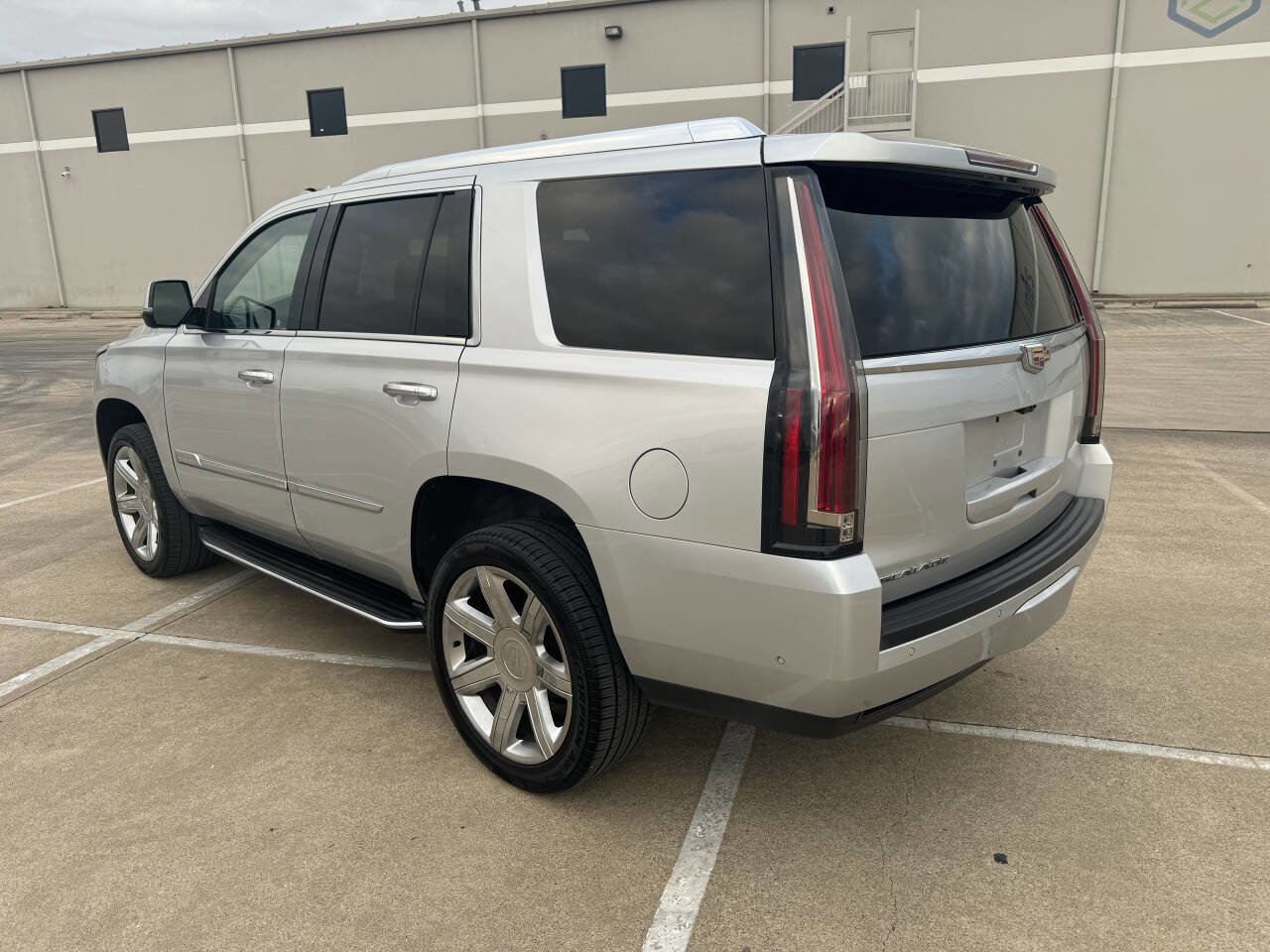 Used 2018 Cadillac Escalade Luxury image 7
