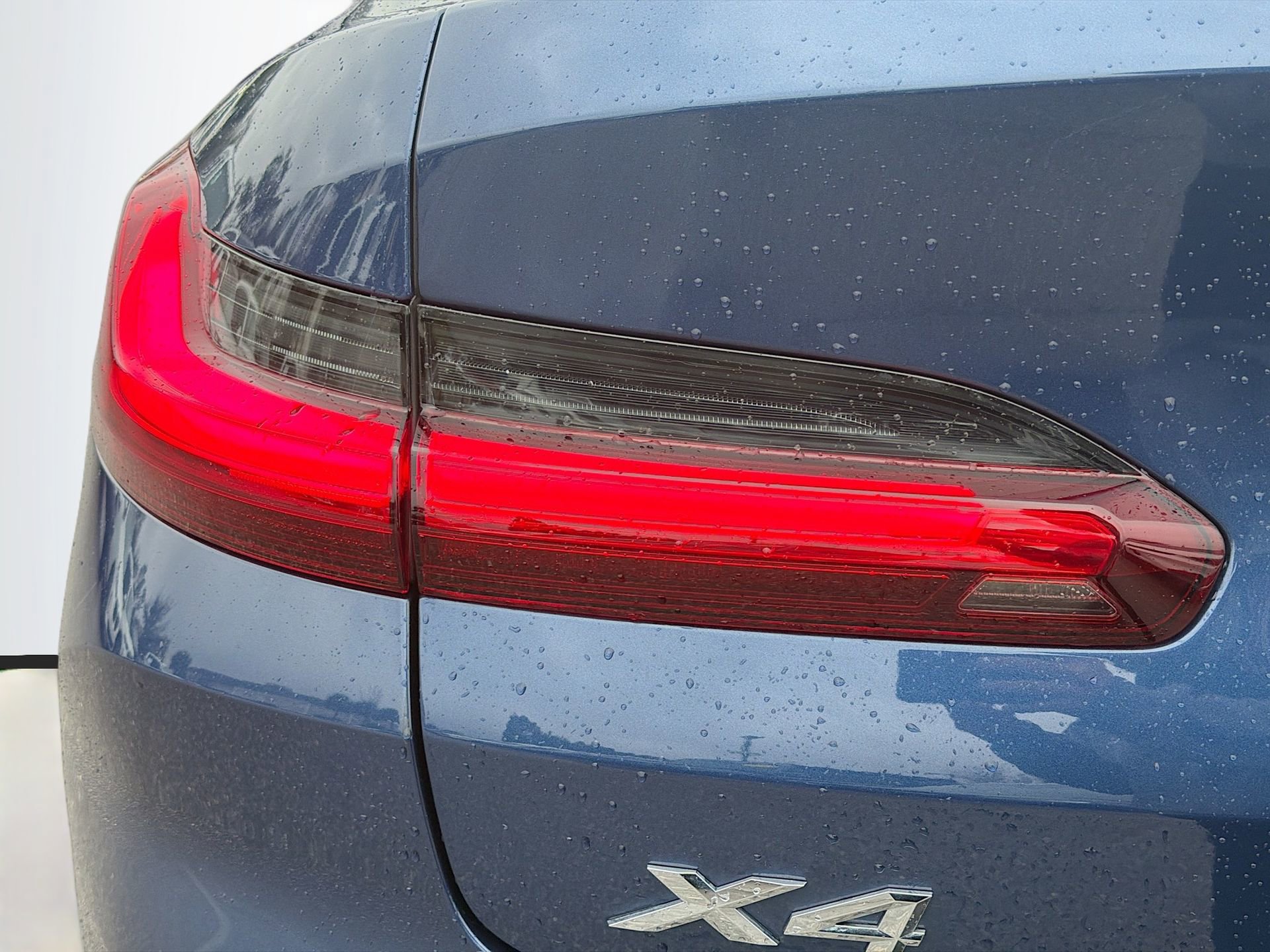 Certified 2025 BMW X4 xDrive30i image 11