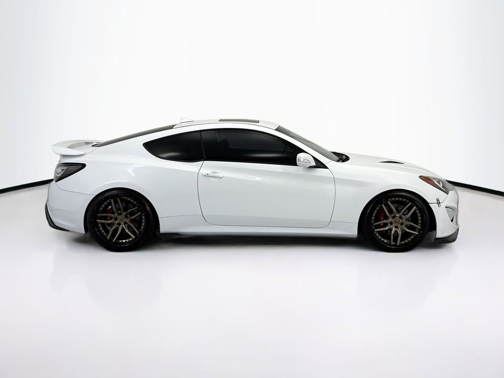 Used 2016 Hyundai Genesis Coupe 3.8 RWD image 4