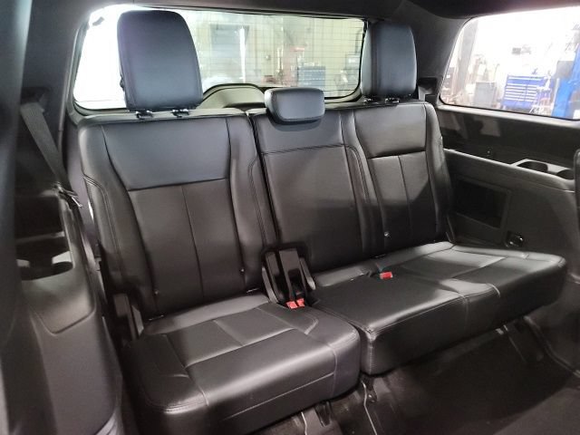Used 2019 Ford Expedition XLT w/ Equipment Group 202A AWD/4WD image 11