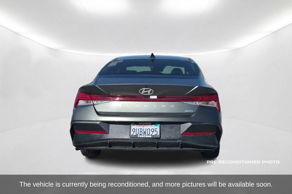 Used 2025 Hyundai Elantra Hybrid FWD image 7