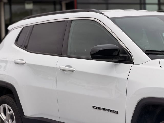 Used 2024 Jeep Compass Latitude AWD/4WD image 4