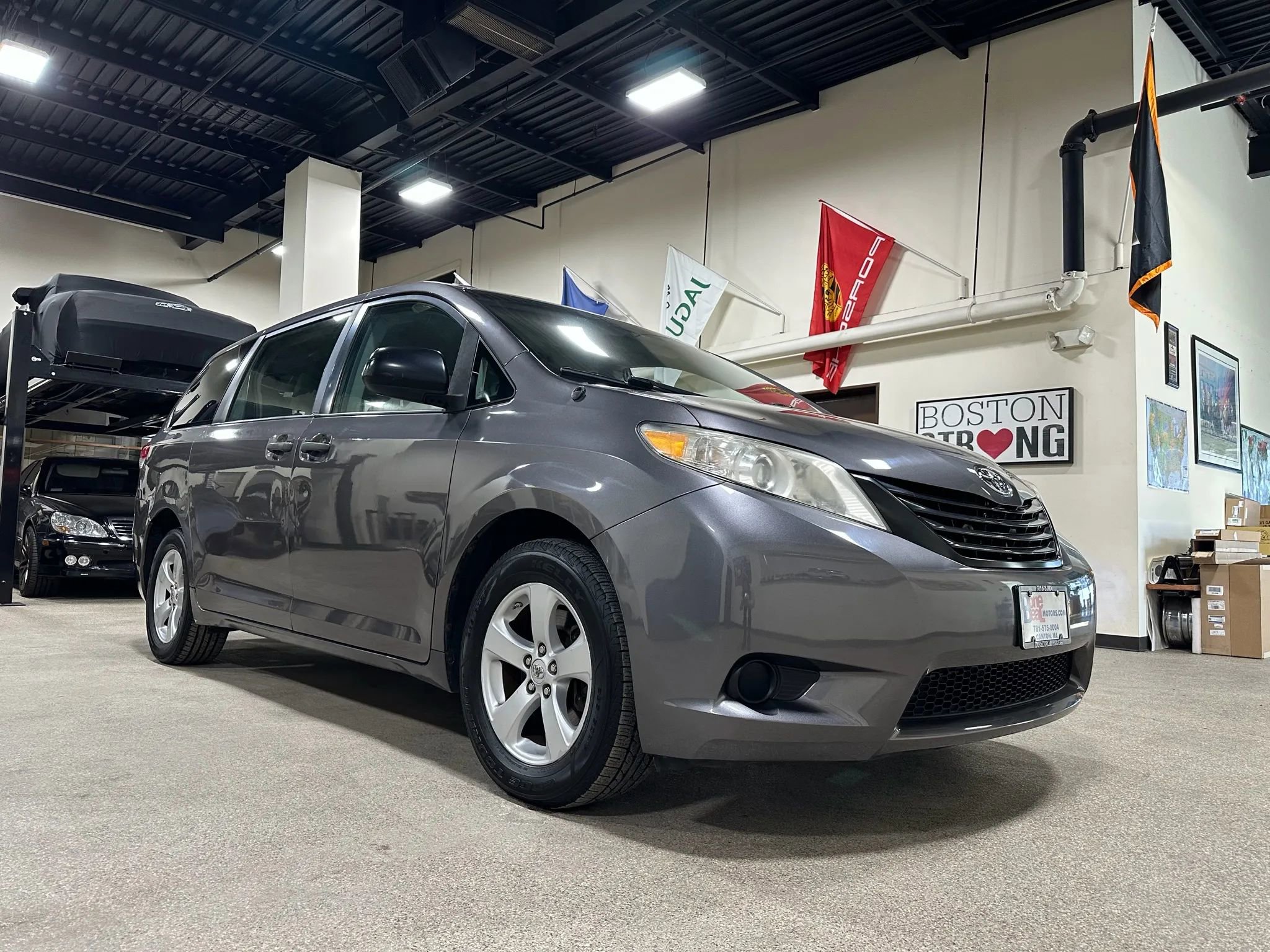 Used 2012 Toyota Sienna image 7