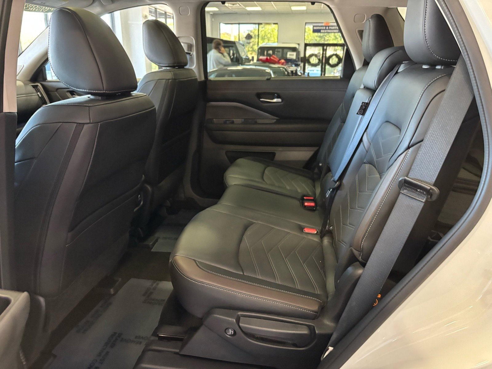 Used 2024 Nissan Pathfinder Platinum w/ Cargo Package image 7