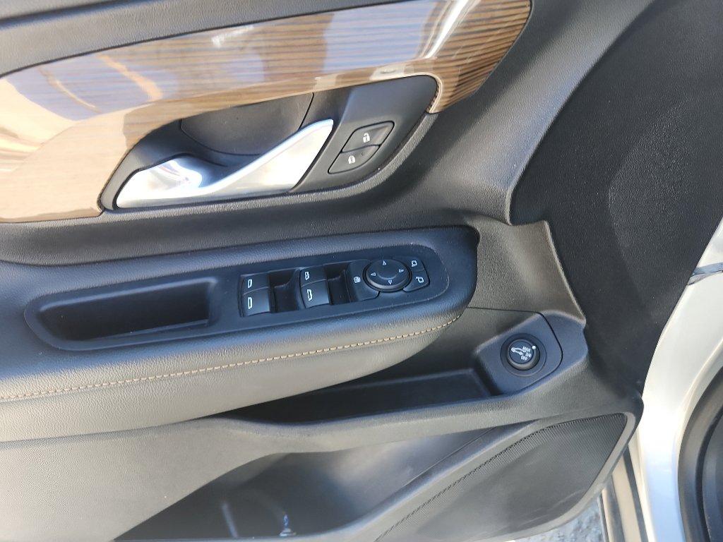 Used 2020 GMC Terrain SLE w/ Driver Convenience Package FWD image 18