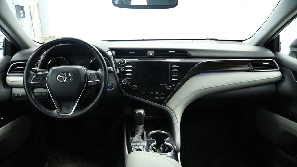 Used 2020 Toyota Camry XLE FWD image 22