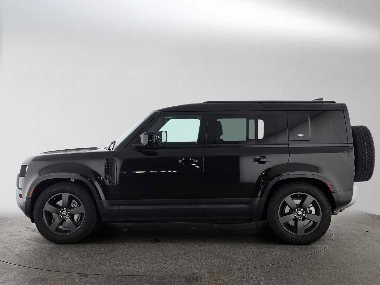 Used 2024 Land Rover Defender 110 S AWD/4WD image 2