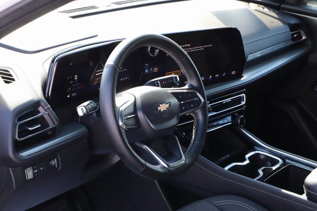 Used 2025 Chevrolet Traverse LT image 12