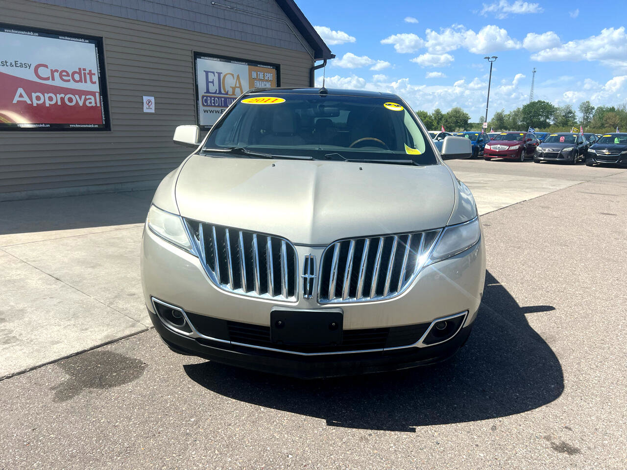 Used 2011 Lincoln MKX AWD w/ Sight & Sound Pkg image 2
