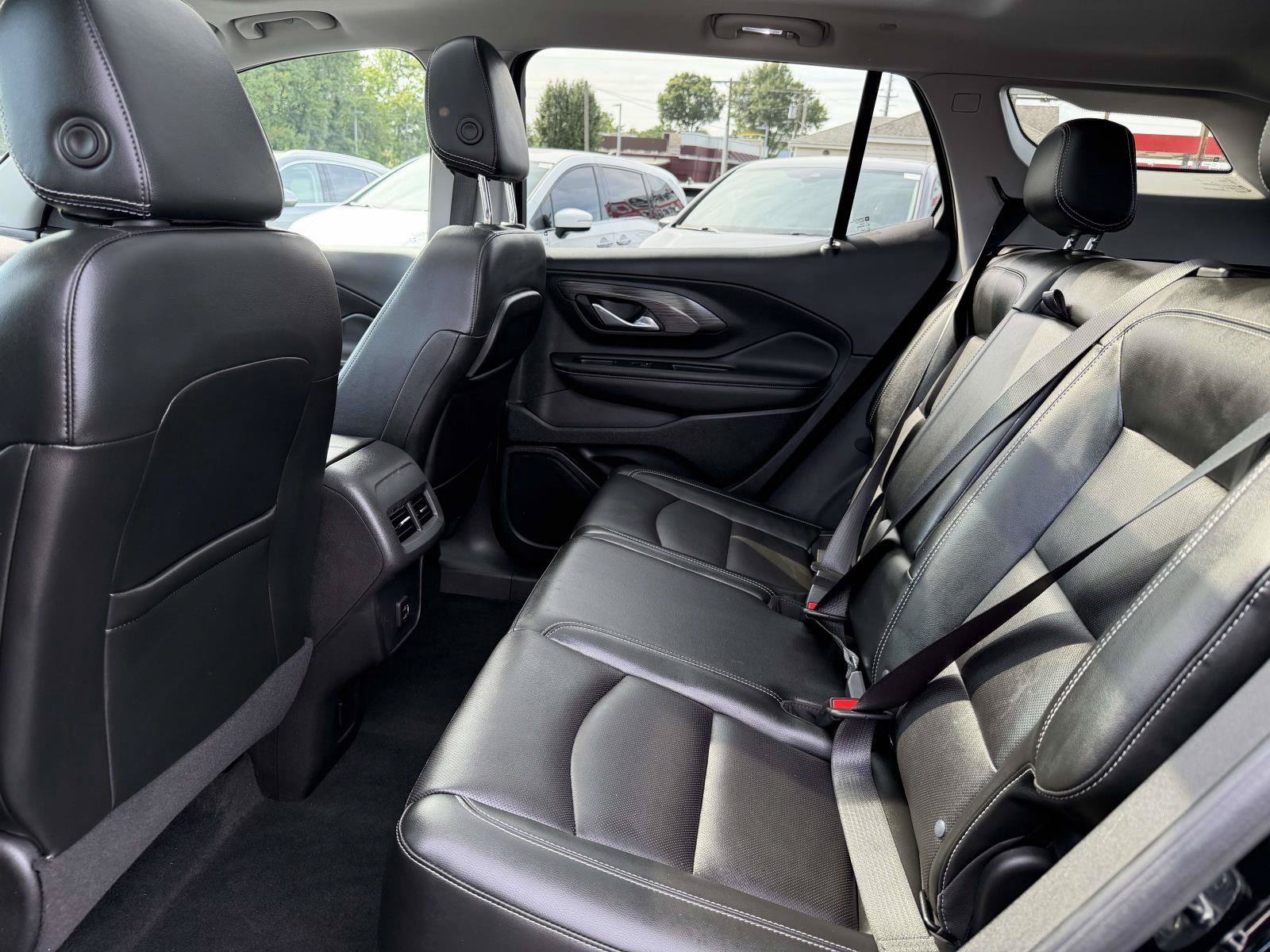 Used 2022 GMC Terrain SLT w/ Infotainment Package II AWD/4WD image 9