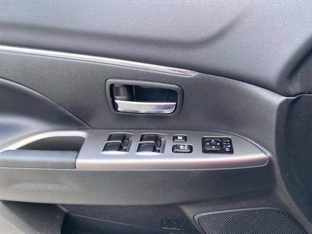 Used 2024 Mitsubishi Outlander Sport SE AWD/4WD image 19
