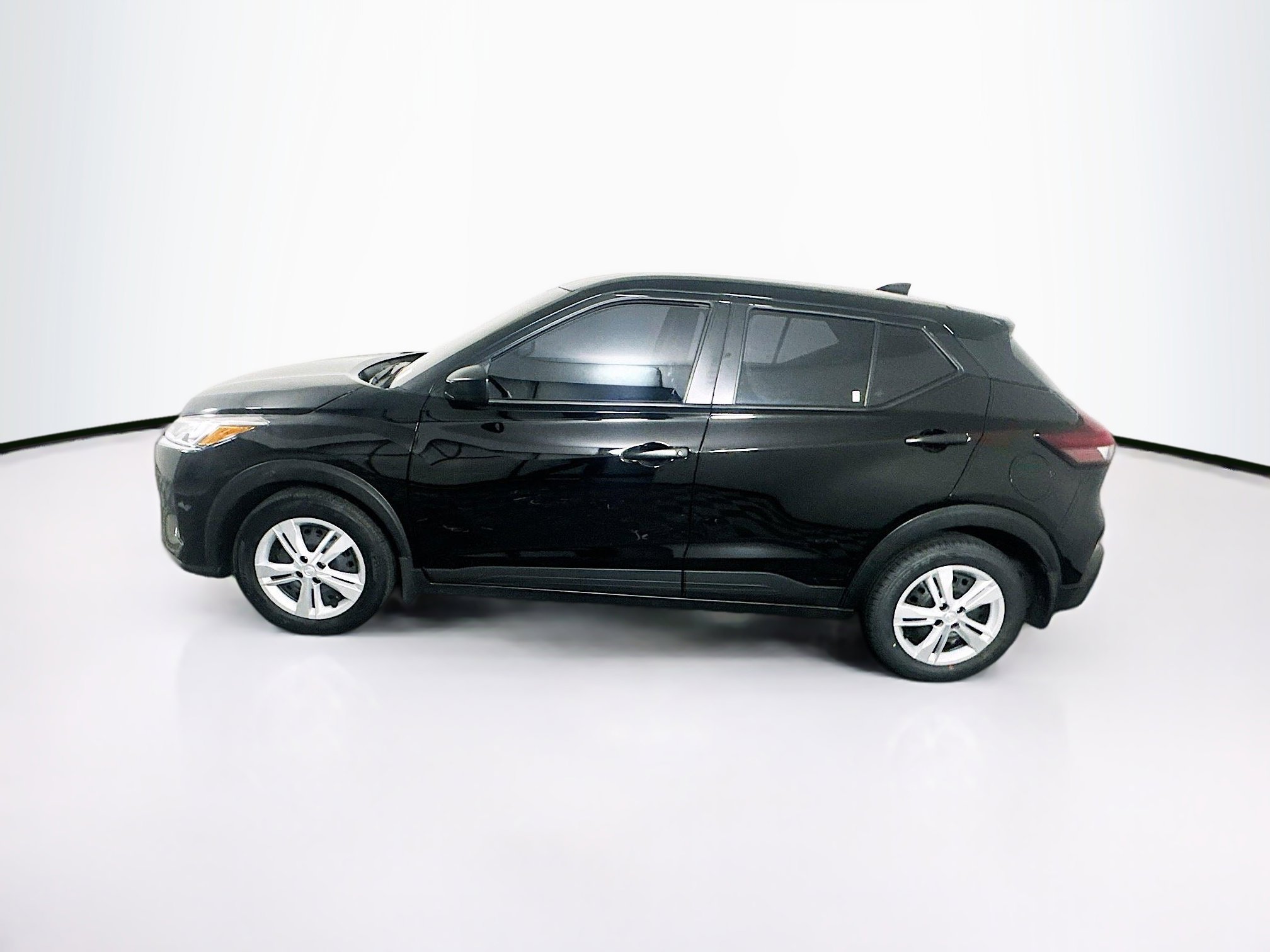 Used 2024 Nissan Kicks S image 4
