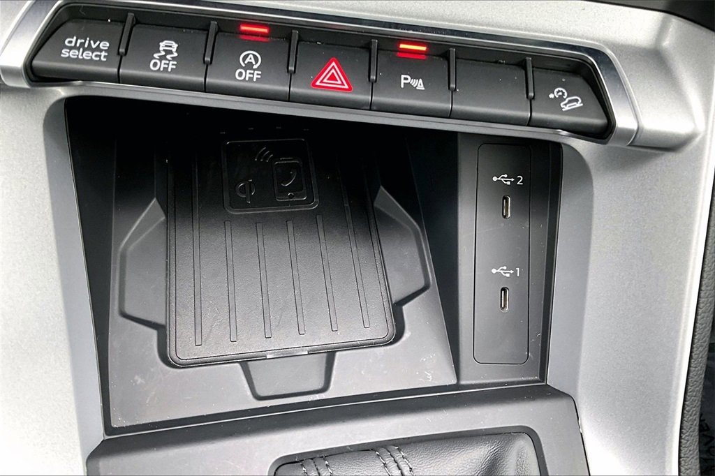 Used 2025 Audi Q3 2.0T Premium w/ Convenience Package image 16