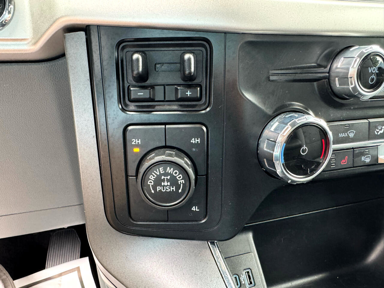 Used 2022 Ford F150 XLT w/ Equipment Group 302A High image 23