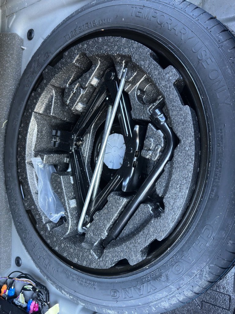 Used 2020 Volvo XC40 T4 Inscription image 35