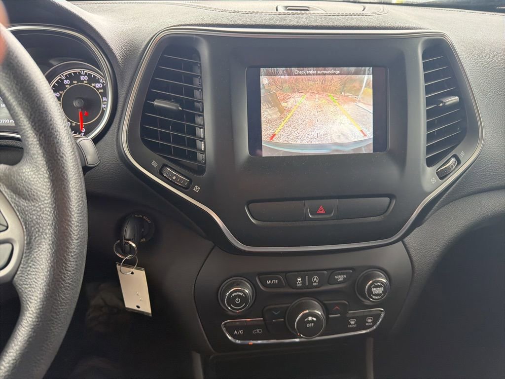 Used 2019 Jeep Cherokee Latitude w/ Popular Appearance Group image 11