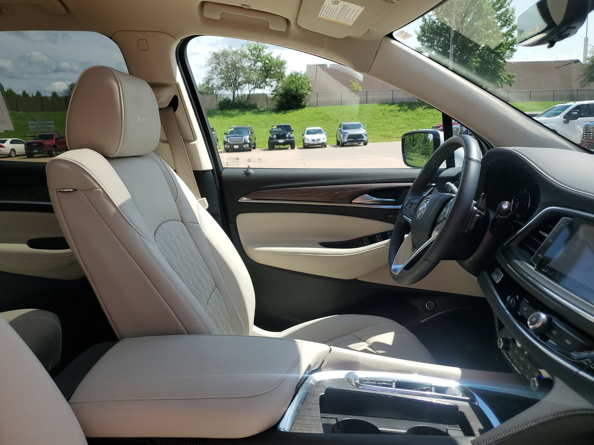 Used 2023 Buick Enclave Avenir w/ Avenir Technology Package AWD/4WD image 35