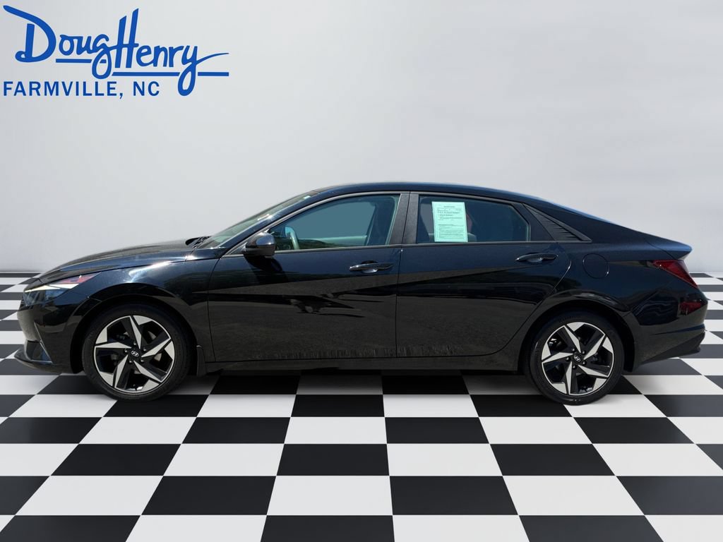 Used 2023 Hyundai Elantra SEL w/ Convenience Package FWD image 2