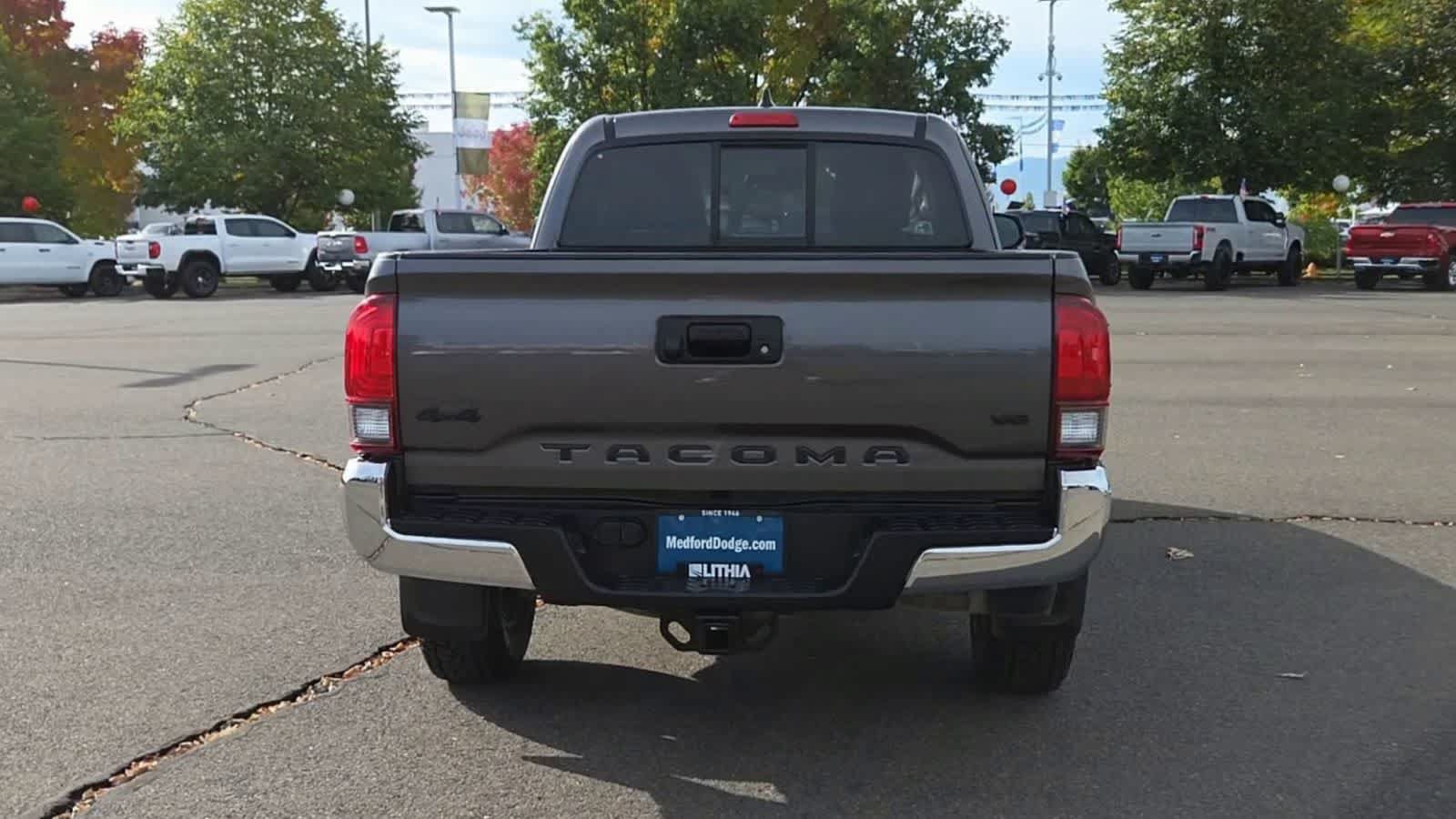 Used 2020 Toyota Tacoma SR5 w/ Blackout Package AWD/4WD image 7