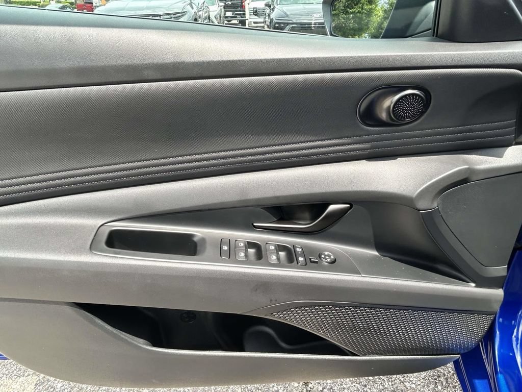 Certified 2025 Hyundai Elantra Sport FWD image 12
